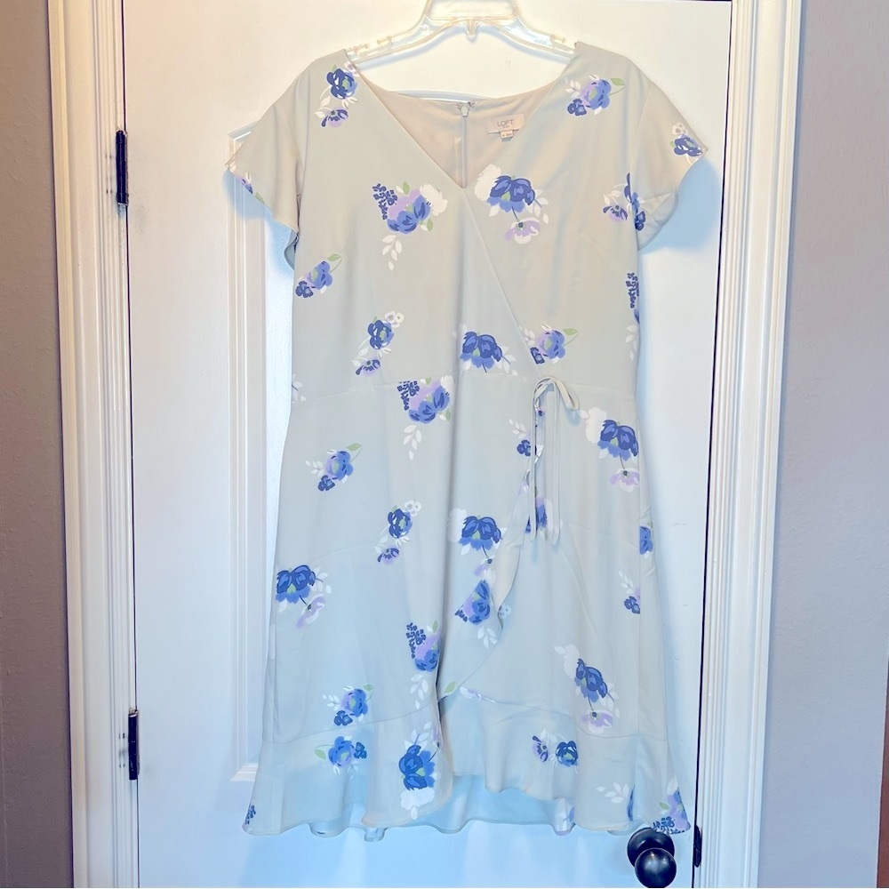 LOFT spring floral dress. Periwinkle color. Size 16.